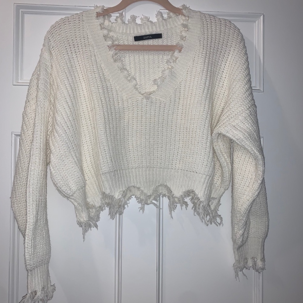 ZAFUL FRAYED HEM CROPPED V-NECK SWEATER
